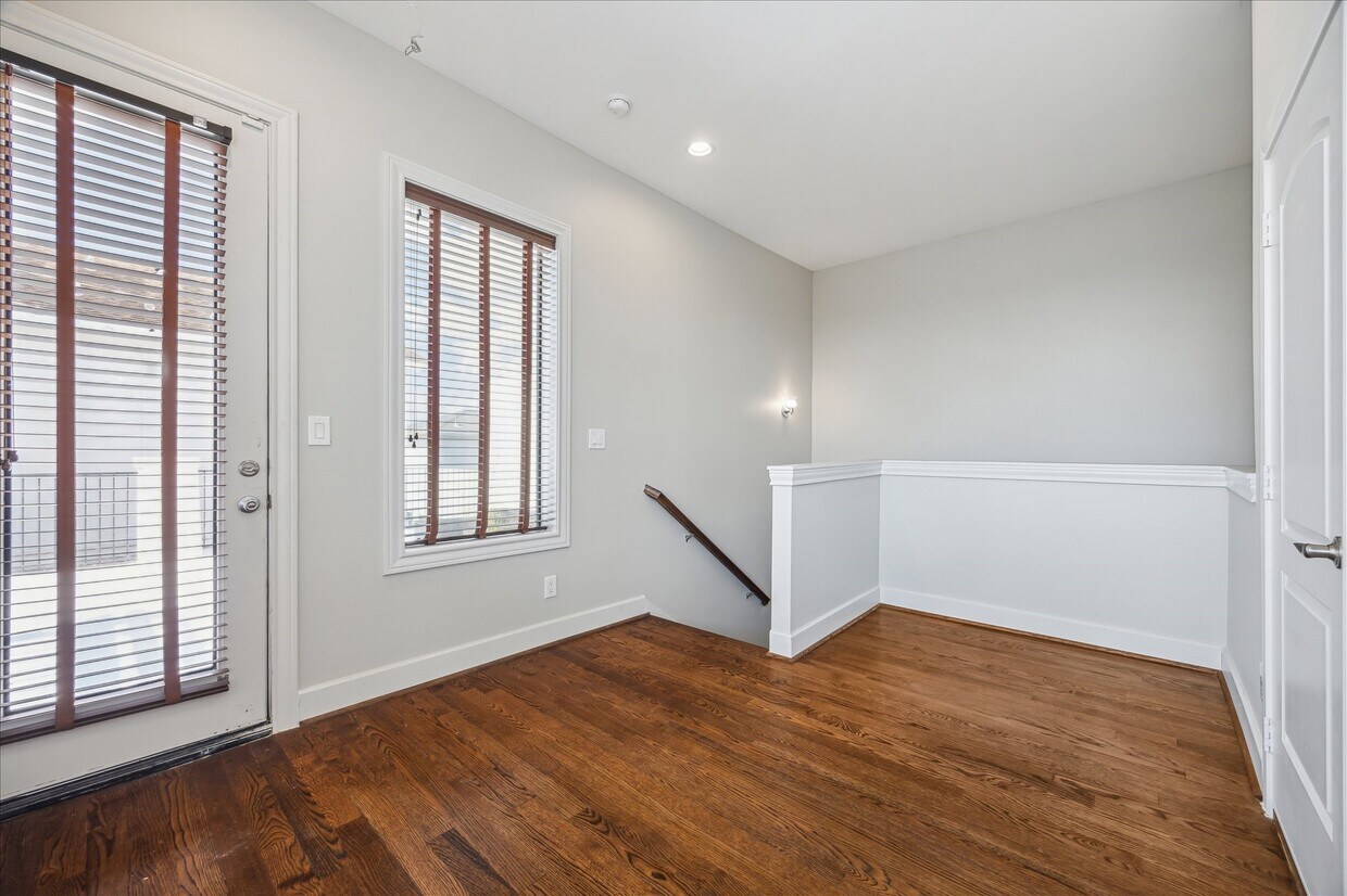 Foto principal - 4715 Jackson St