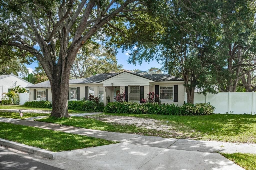 Primary Photo - 4122 W Empedrado St