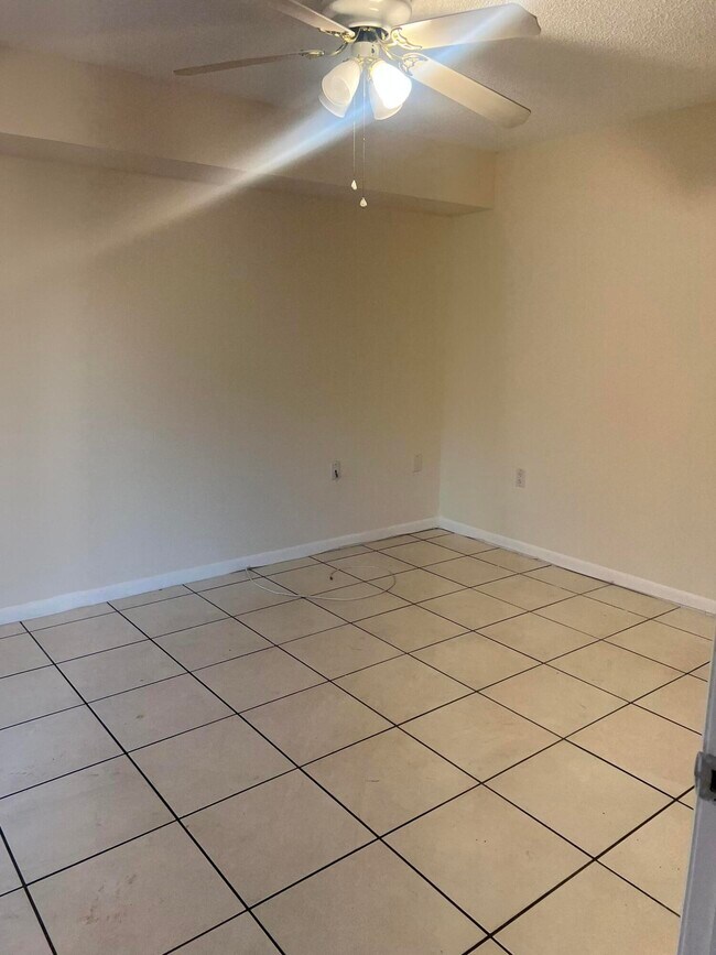 Foto del edificio - 1009 10th Ln