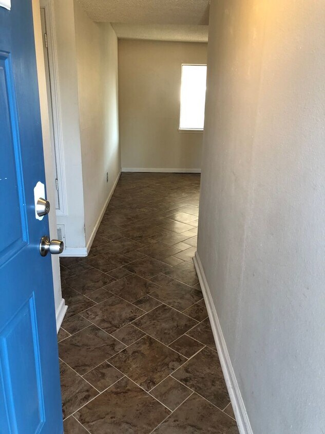 Foto principal - Charming 3 Bed 2 Bath!