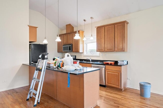 Building Photo - 3543 S Hamilton Ave