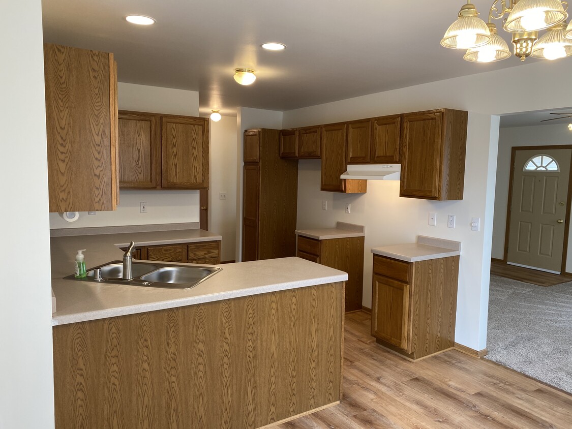 Kitchen - 131 W Stoney Ridge Way