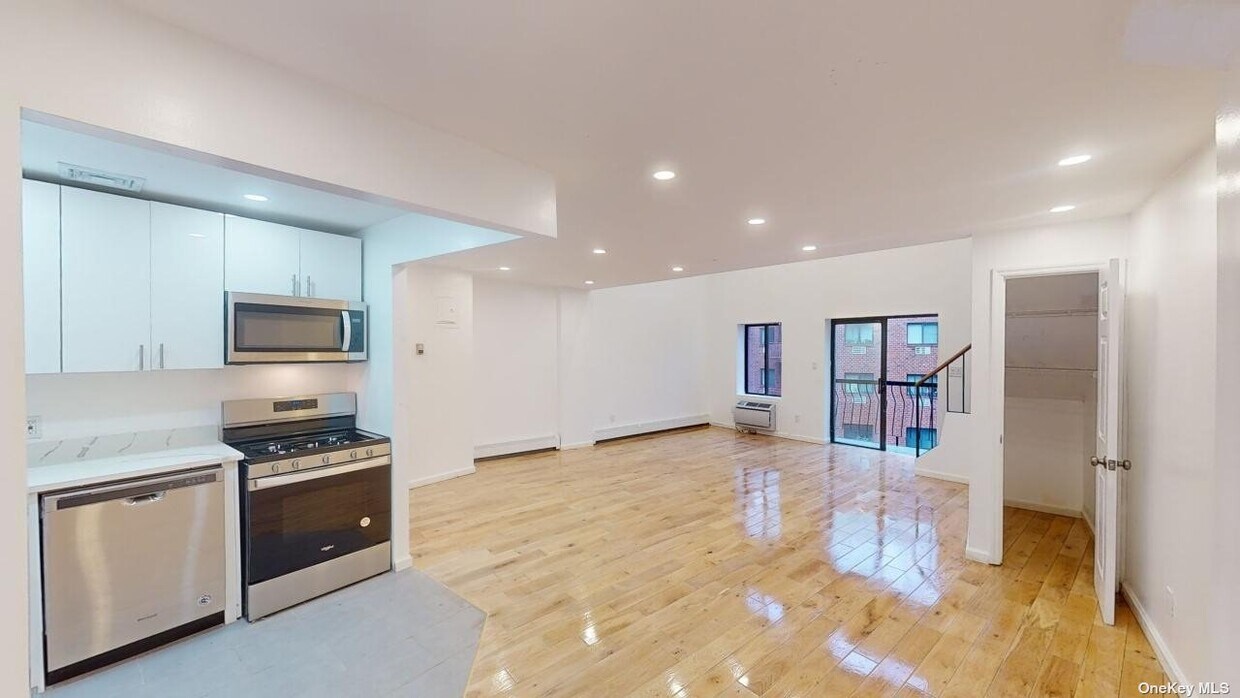 14121 85th Rd, Queens, NY 11435 Townhome Rentals in Queens NY