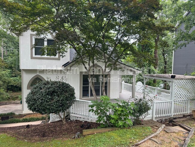 Building Photo - 3025 Lakeside Dr