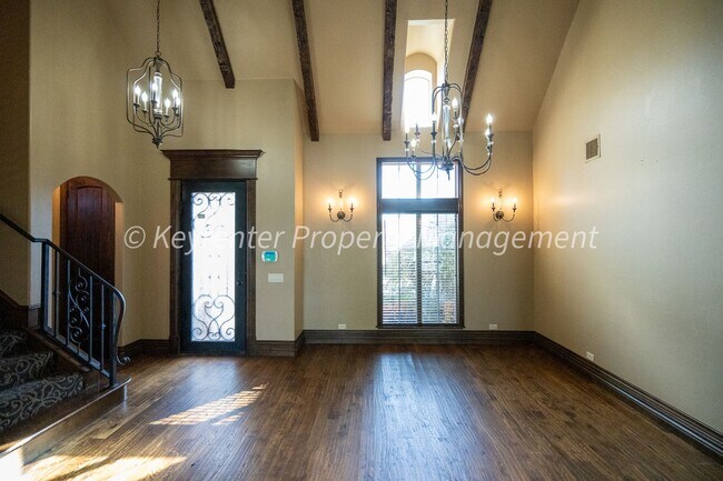 Foto del edificio - Don’t Miss This Stunning 4 Bed, 4 Bath Dre...