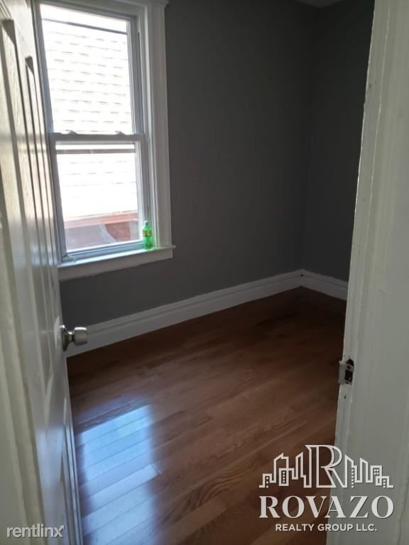 Foto del edificio - 4 br, 1 bath  - 827 S 14th St # 3