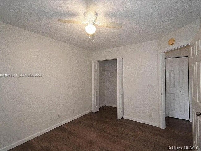 Building Photo - 8331 Vía Serena