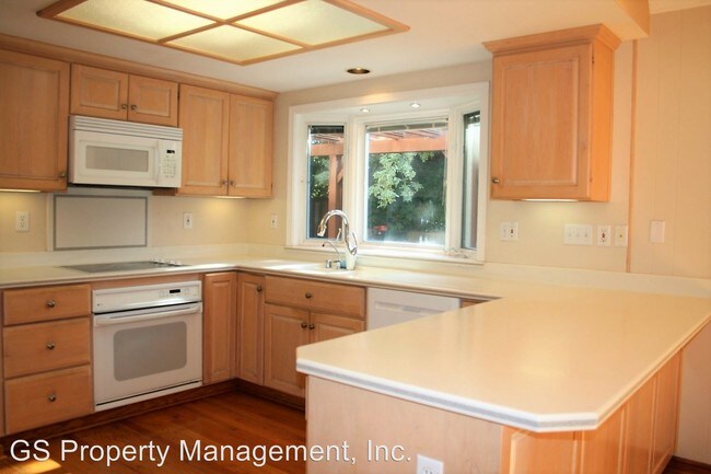 Foto del edificio - 5 br, 3.5 bath House - 911 Liberty Court