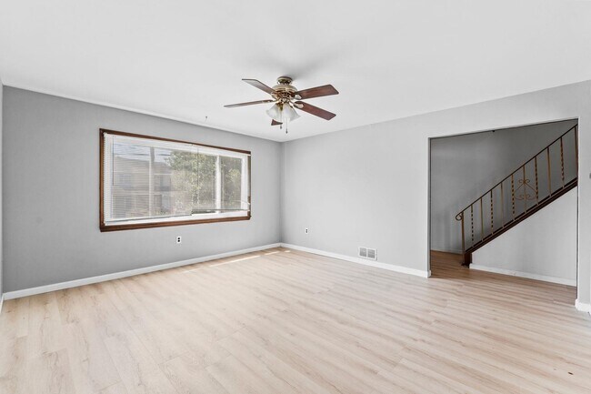 Building Photo - 10 Blanche St
