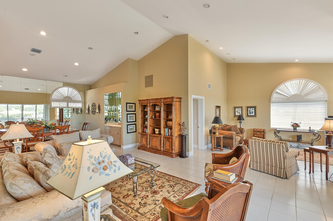 Foto del edificio - 392 Spyglass Way