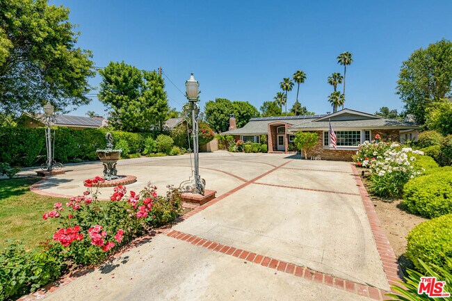 Foto del edificio - 8760 White Oak Ave