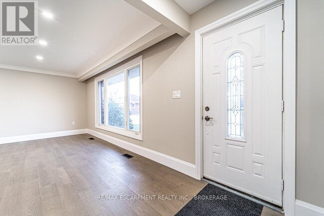 Building Photo - 46 Cloke Ct