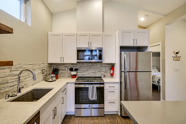 Foto del edificio - 2732 44th Ave SW