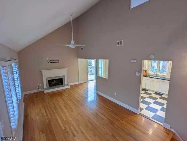 Building Photo - 1F Somerset Hills Village