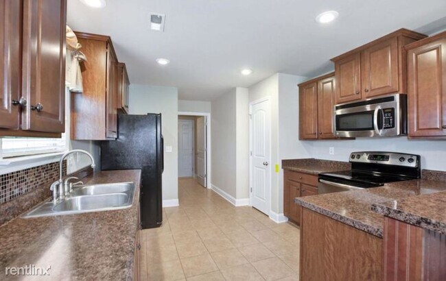 Building Photo - 3 br, 2 bath House - 209 High Green Drive