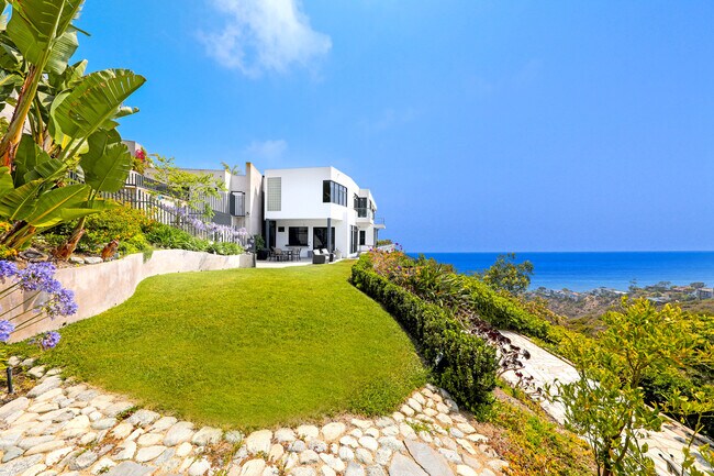 Building Photo - 770 Pelican Dr
