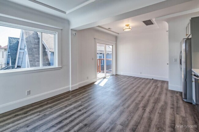 Building Photo - 680 32nd St