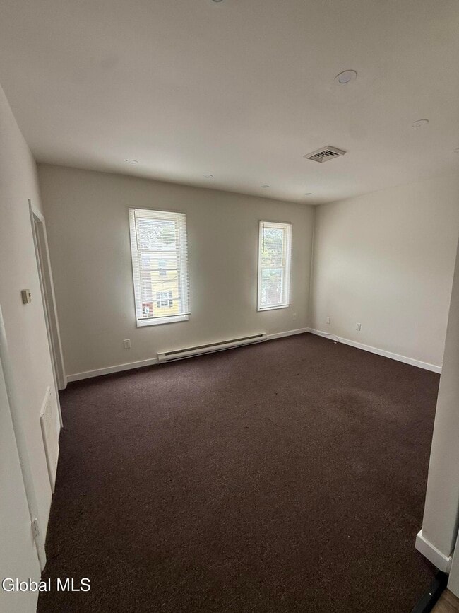 Building Photo - 474 3rd St