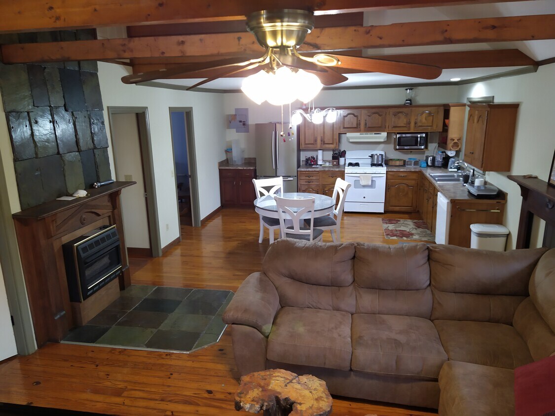 Living, kitchen/ dining rooms - 1289 Clifton Rd