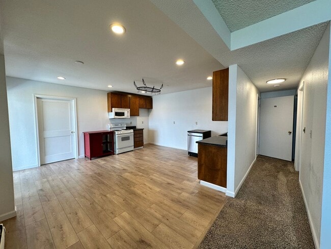 Building Photo - Vernon Rd-1911-Apartment