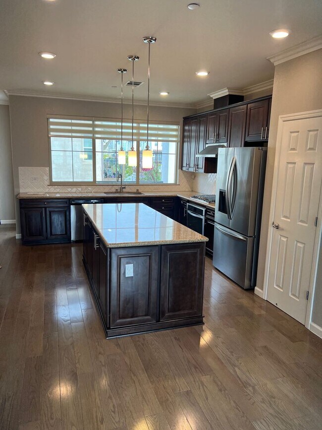 Building Photo - Communication Hill - 4 bedroom single fami...