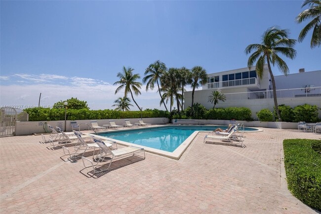 Building Photo - 5415 Collins Ave