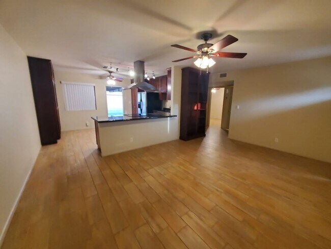 Building Photo - Charming 2 bedroom close to ASU!!!  Pool, ...