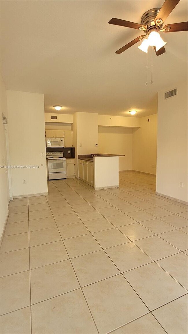 Foto del edificio - 7280 NW 114th Ave