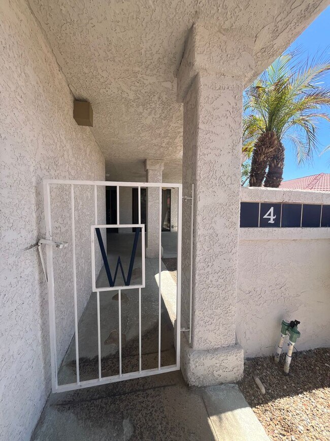 Foto del edificio - 3 Bed, 2 Bath in Gated Community with Lake...