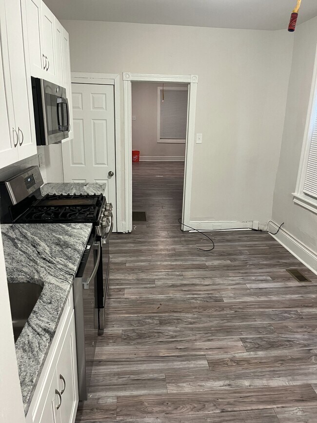 Foto del edificio - 644 W Russell St