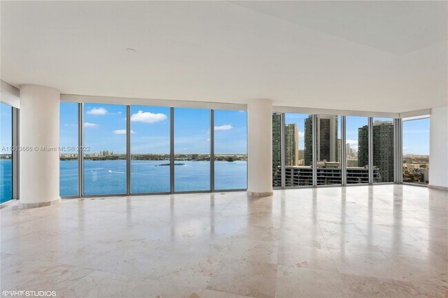Building Photo - 2 br, 2.5 bath Condo - 601 NE 36th St Apt ...