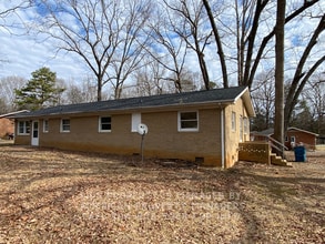 Building Photo - 3810 Vanderburg Dr