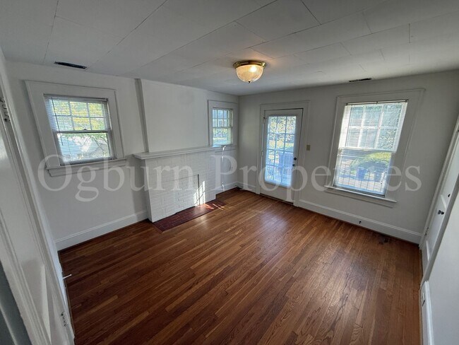 Building Photo - 2061 Craig St