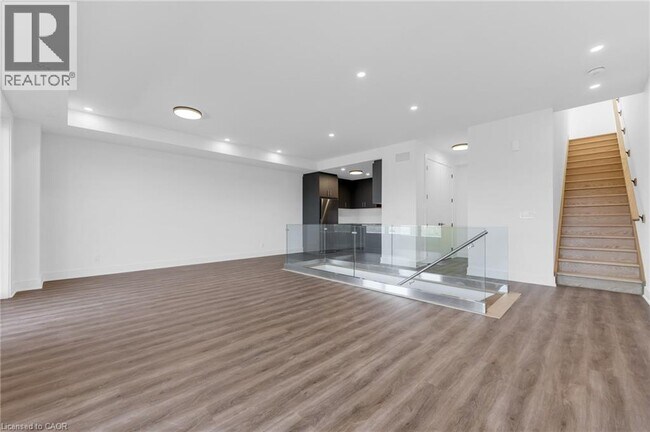 Photo du bâtiment - 166 EVERETT Cmn