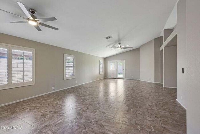 Building Photo - Stunning 3-bedroom, 2-bath home