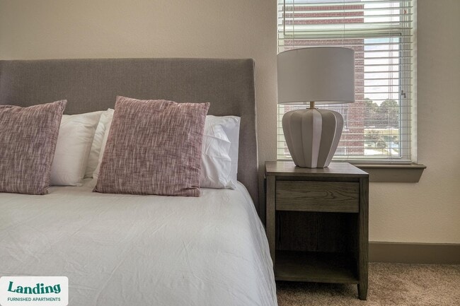 Foto del edificio - 300 Enclave Dr