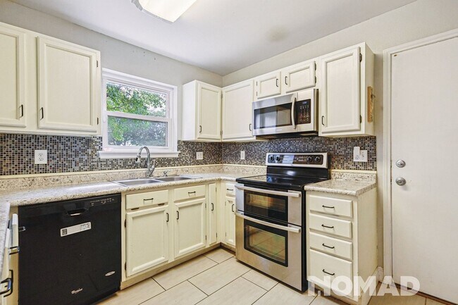 Building Photo - Spacious 4BR/2 Bath House in Schertz