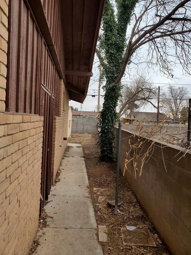 Foto del edificio - 201 Santa Rita Dr