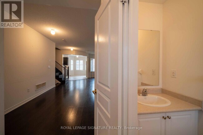 Photo du bâtiment - 5570 Meadowcrest Ave