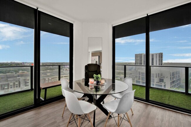 Foto del edificio - 121 NE 34th St