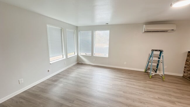 Building Photo - Affordable 3bdrm/1 bath home with storage ...