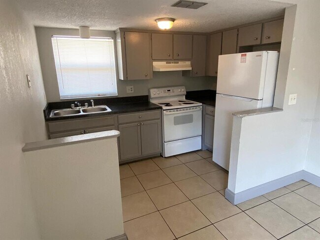 Building Photo - 2410 Chestnut Woods Dr