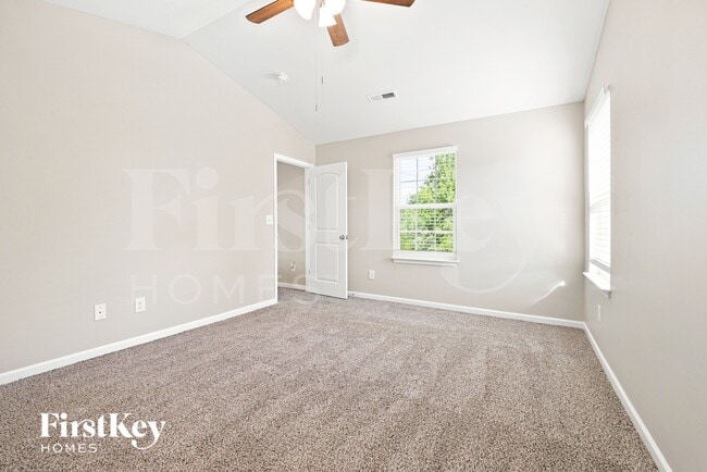 Building Photo - 2602 Meadow Knoll Dr