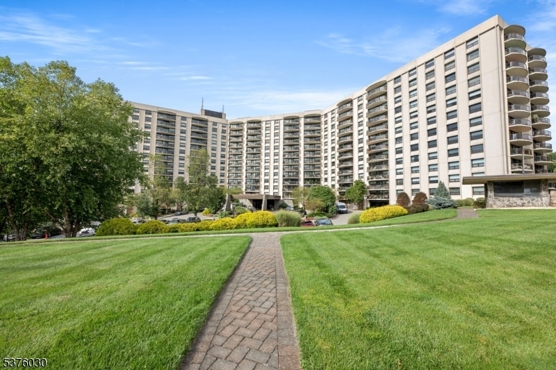 Foto principal - 2 Claridge Dr