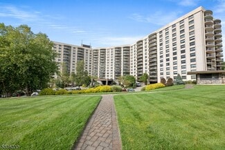 Building Photo - 2 Claridge Dr