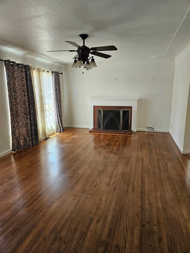 Foto principal - 1539 Bronson Ave