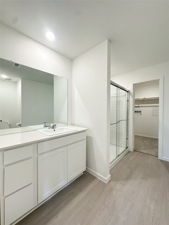 Foto del edificio - 229 Douglas Hls Dr