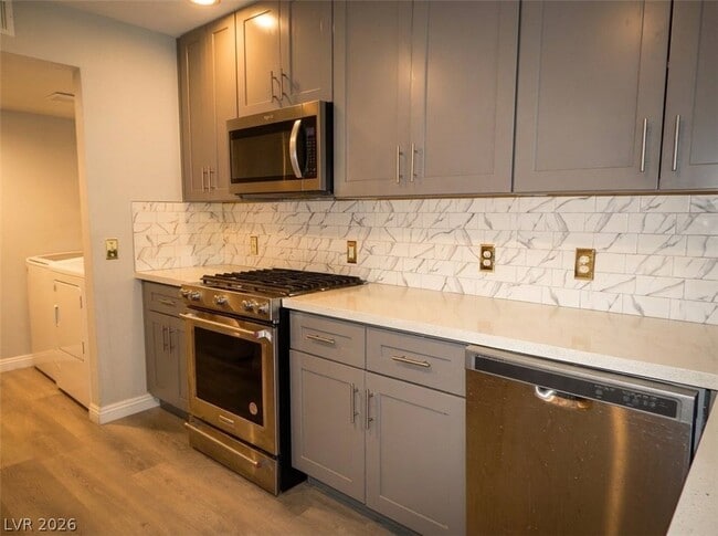 Building Photo - 2816 Briar Knoll Dr