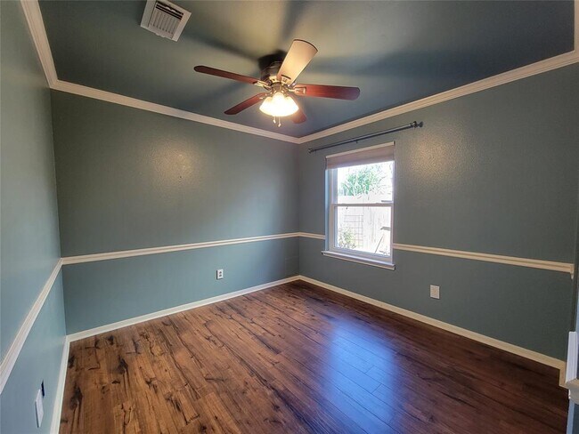Building Photo - 5301 Spring Cir Dr