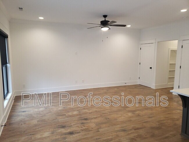 Foto del edificio - 227 S Bilbro Ave